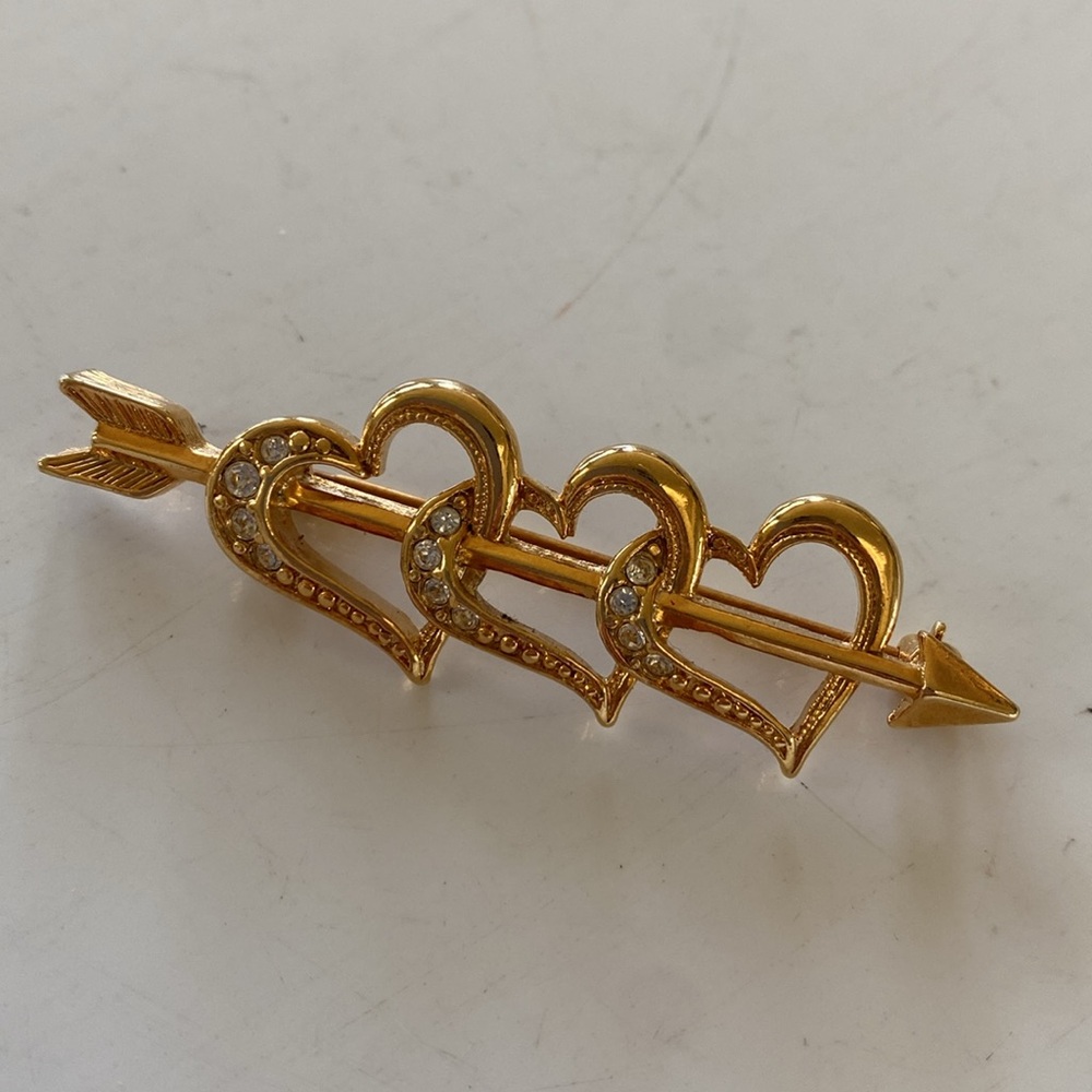 Vintage Avon Rhinestone Triple Heart Arrow Brooch - Pin - Picture 1 of 5